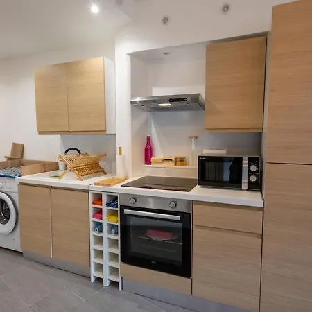 Modern Close To Center *